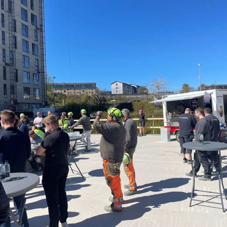 Jørgensens Pølsevogn til rejsegilde på byggeplads